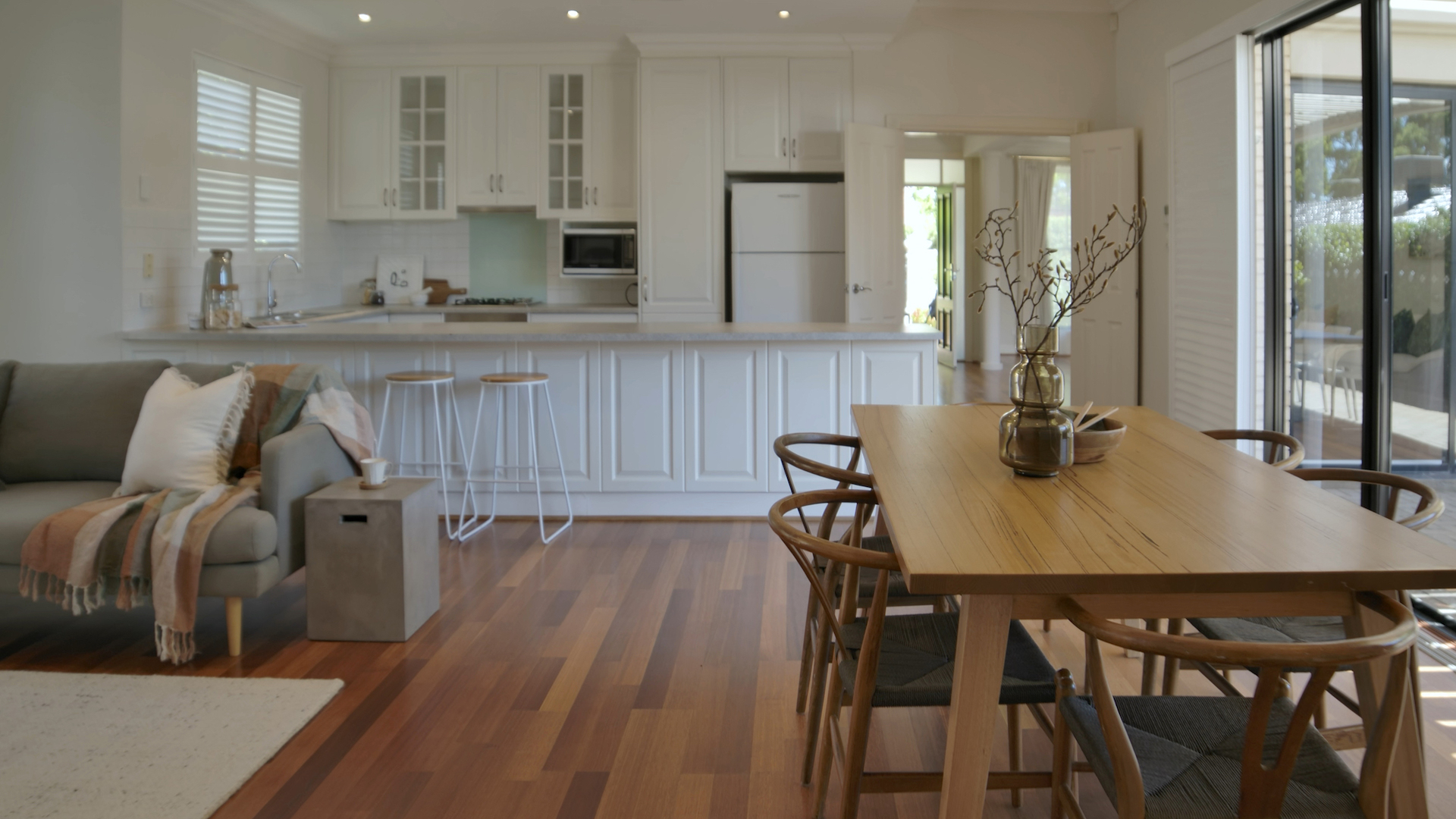 pxxl-video-kensignton-rd-kitchen-dining-2