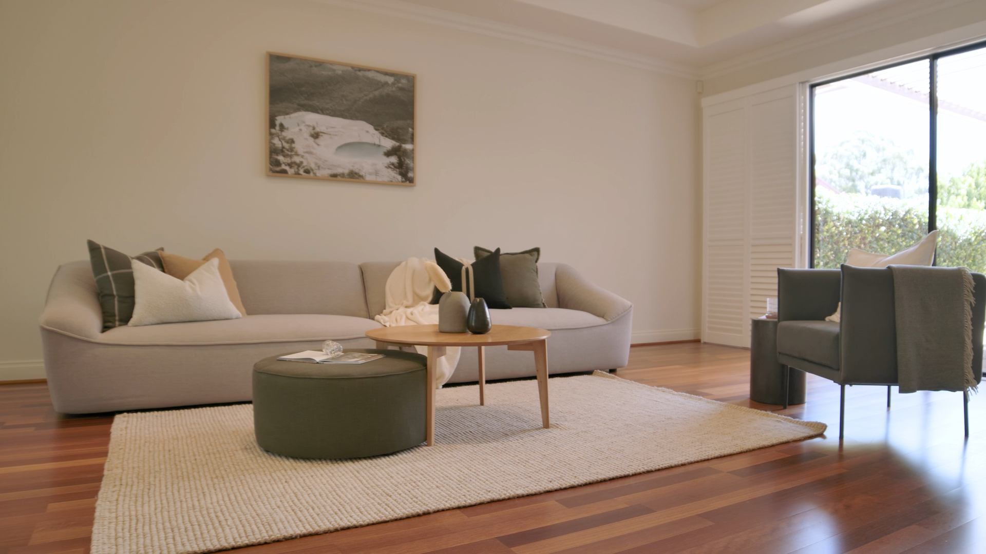 pxxl-video-kensignton-rd-living-room-2